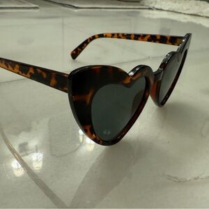 AJ Morgan Tuckernuck Eyewear Heart-Shaped Tortoise Shell Sunglasses